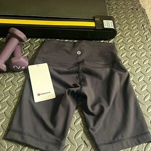 Lululemon Wunder Train HR Short 8”